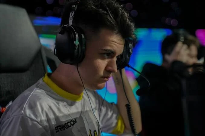 Heretics move EriKBooM to the starting roster | Call of Duty League ...